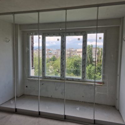 плъзгаща система с плъзгане на единично стъкло тип преграда в стая